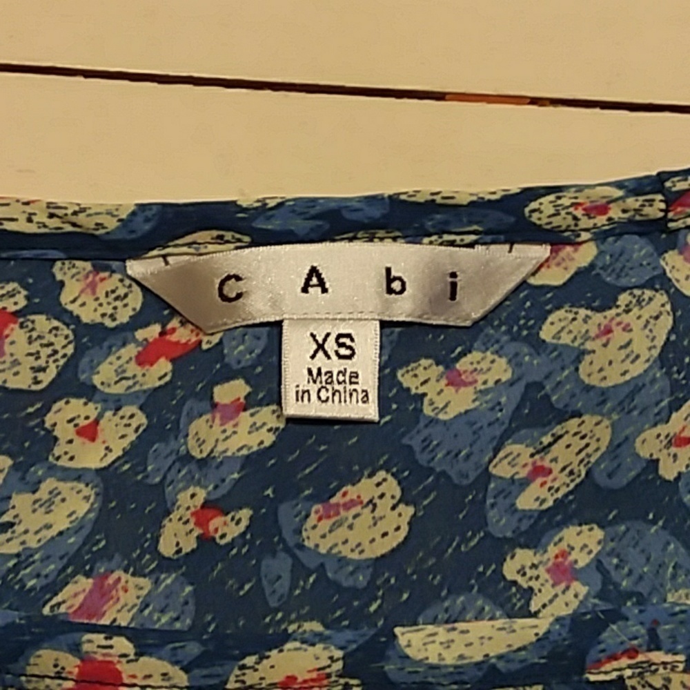 Cabi 299 extra small button back blouse floral - Picture 4 of 8